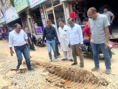 Traders raised demand for road construction and imposition of traffic police duty