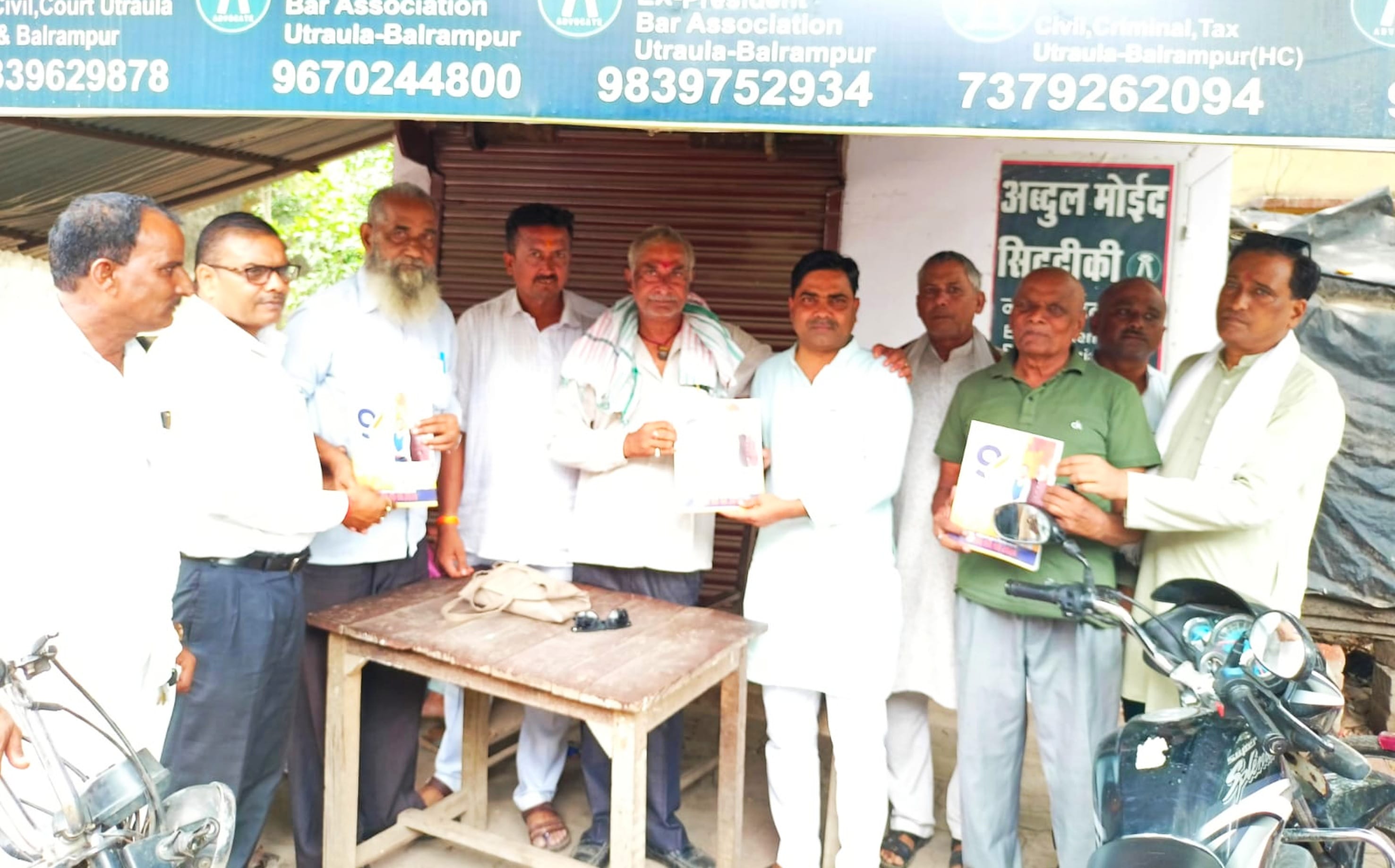 Modi government's achievements were told to the people by distributing leaflets
