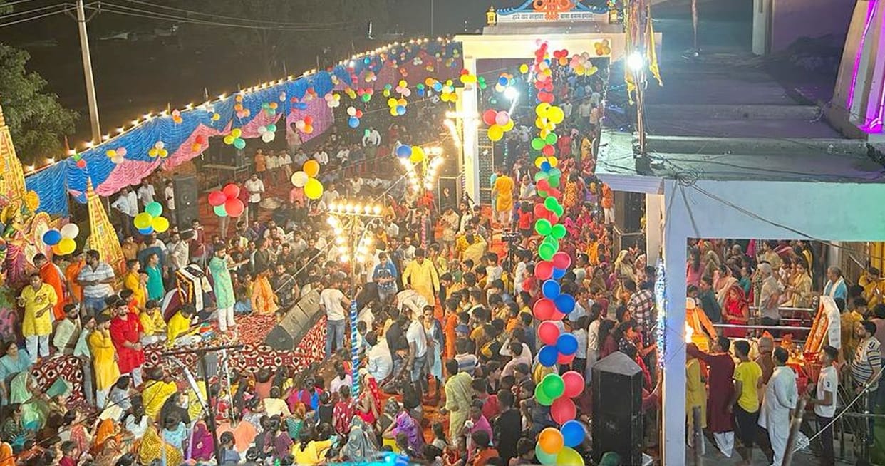 Devotees dance fiercely in Shyam Baba's sankirtan in Kunvargaon