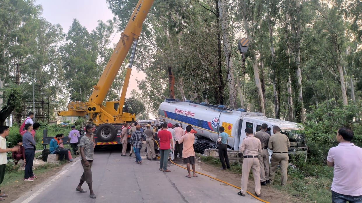 Jagatkhana on Nalagarh-Ropar road
Tanker off the road near