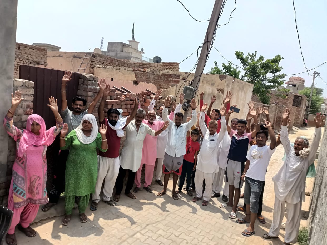 Angry people demonstrated due to power supply interruption