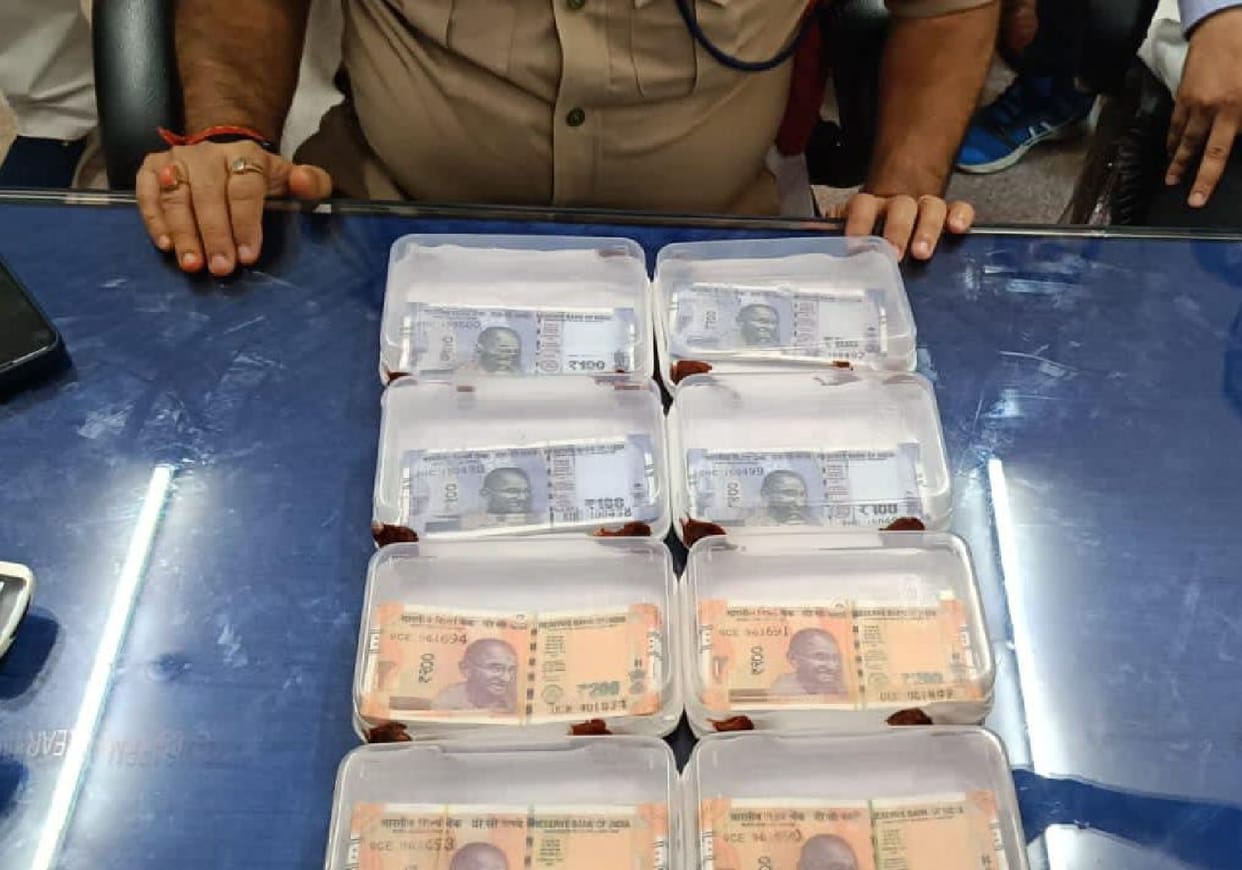 One held with fake notes of 38 thousand
