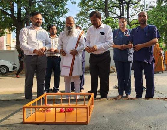 set up a shelter for neki ka palna in BRD Medical College.