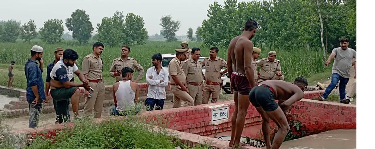 The car driver threw the dead body of the laborer in the canal