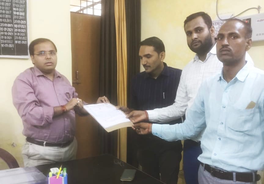 Lekhpals protested and handed over the demand letter to SDM