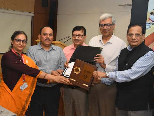 RMRC scientist honored for discovering scrub typhus kit
