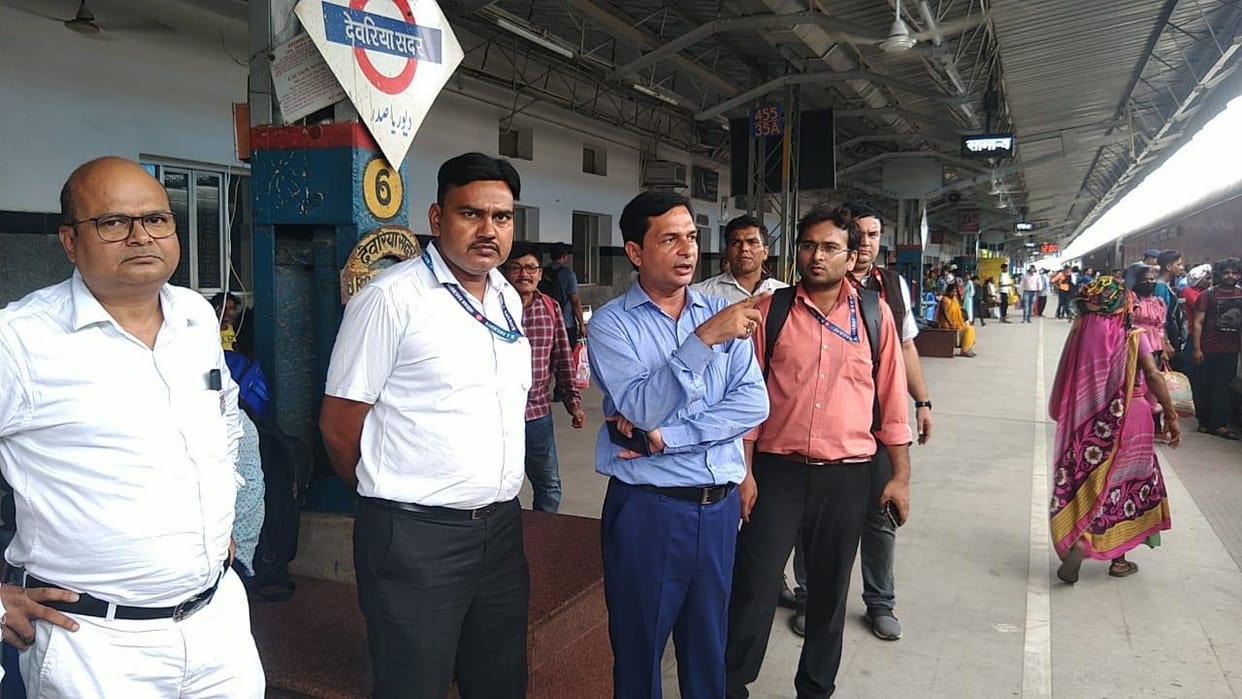 Inspection of passenger facilities at Sadar railway station, without holding 150 tickets