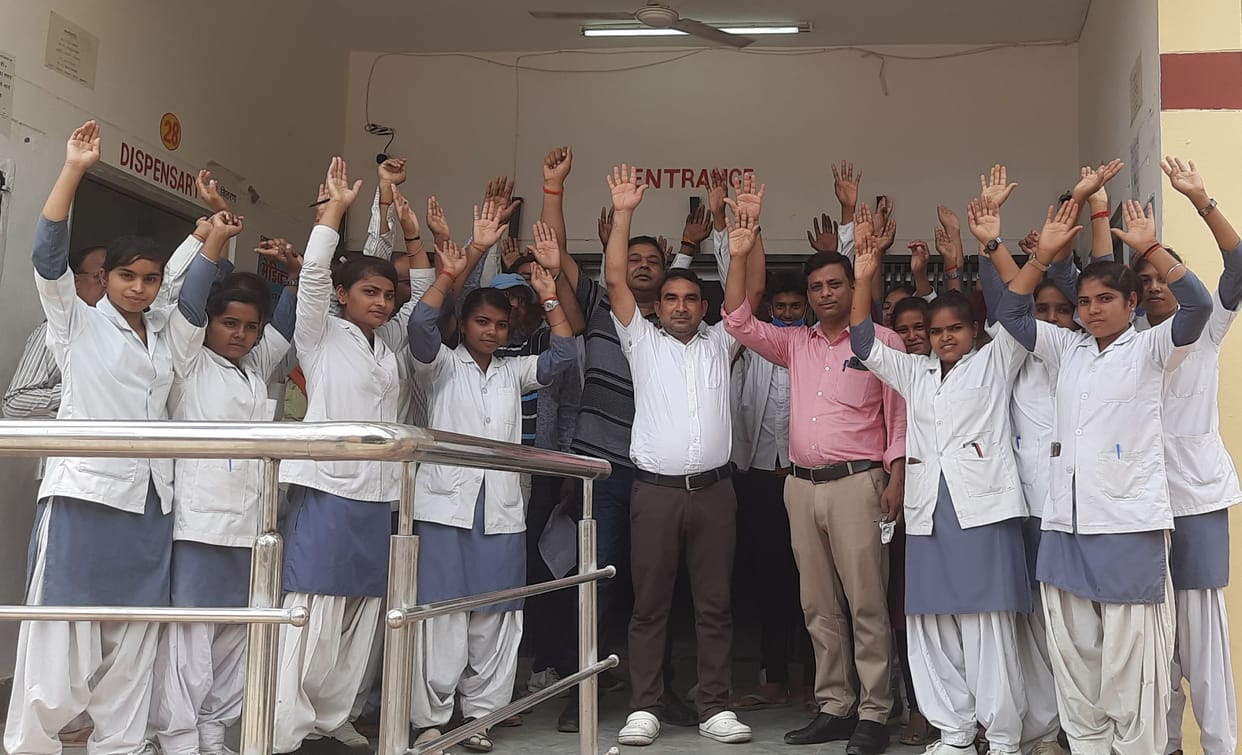 Pharmacists boycott work for two hours in support of demands