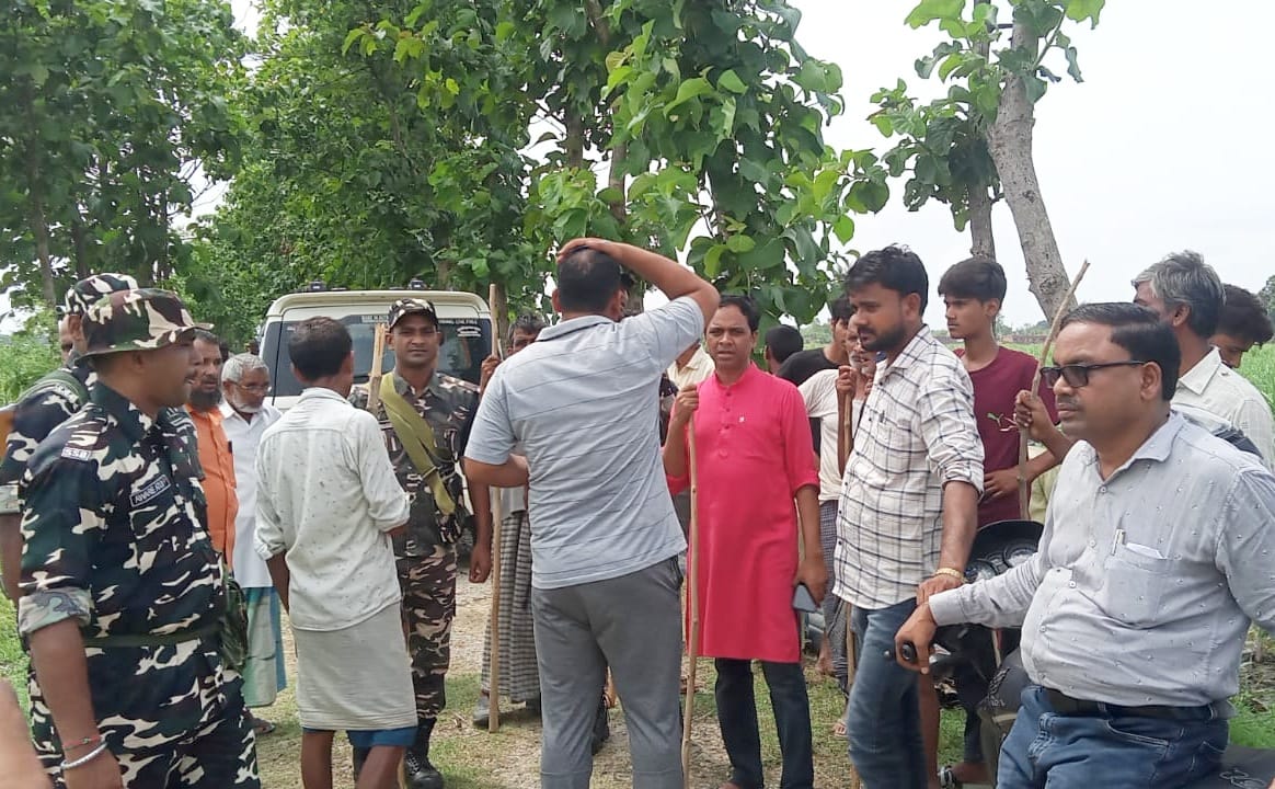 leopard attack two farmers