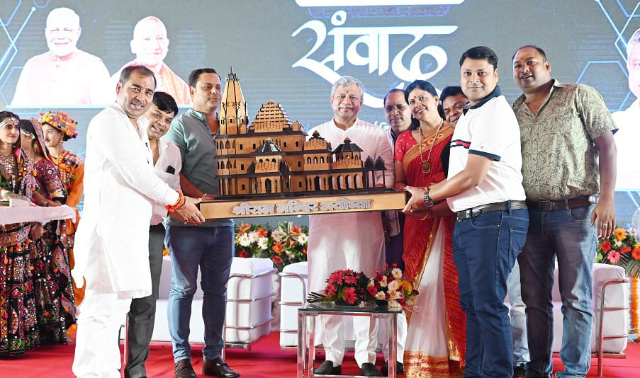 Railway Minister seen in the role of a teacher in Maples Academy