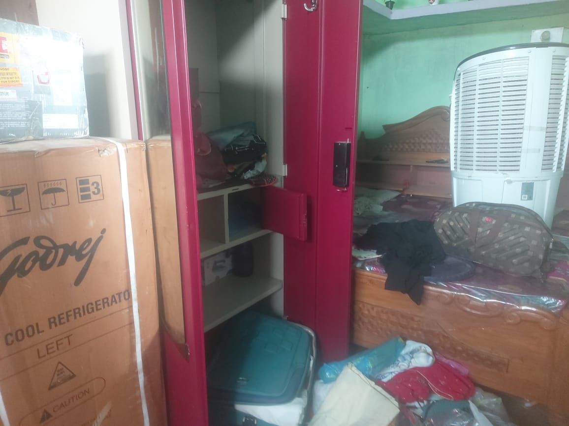 family slept on terrace thieves cleaned house in siddharthnagar