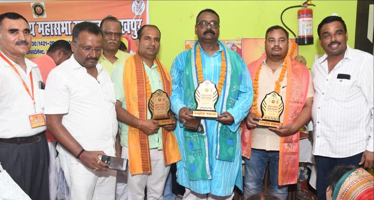 On behalf of All India Kshatriya Mahasabha, a felicitation ceremony was organized in a marriage house near the railway station in Cantonment.