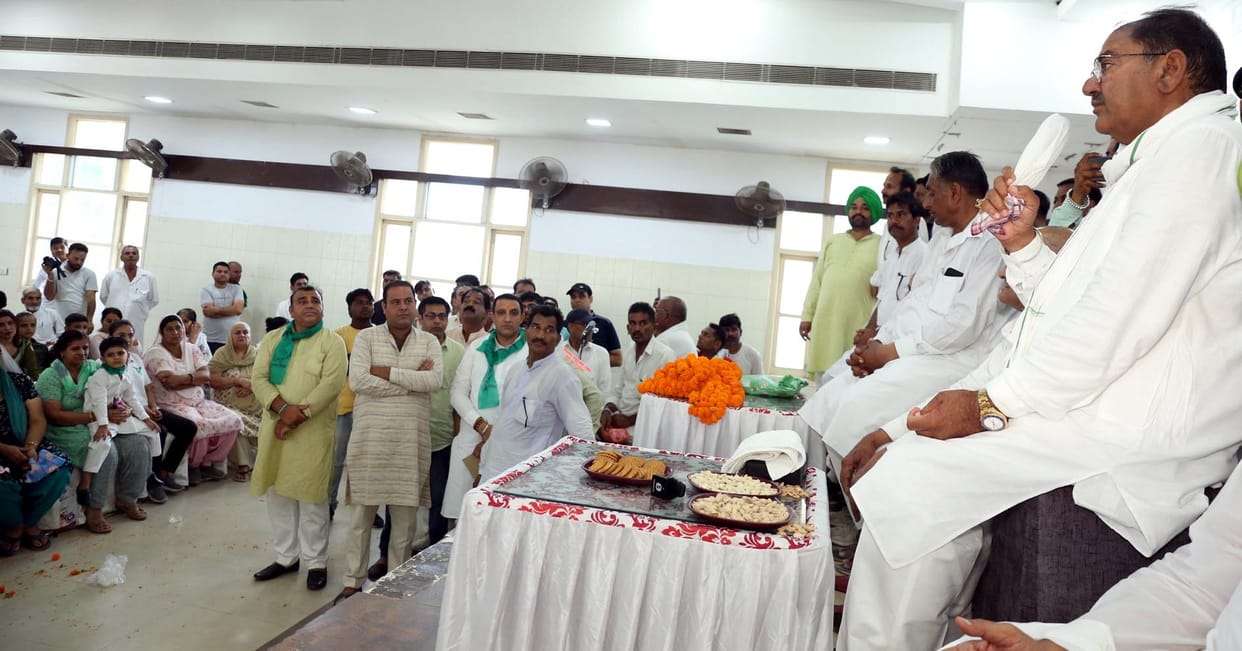Property ID contract given to please the bosses of Gujarat: Abhay