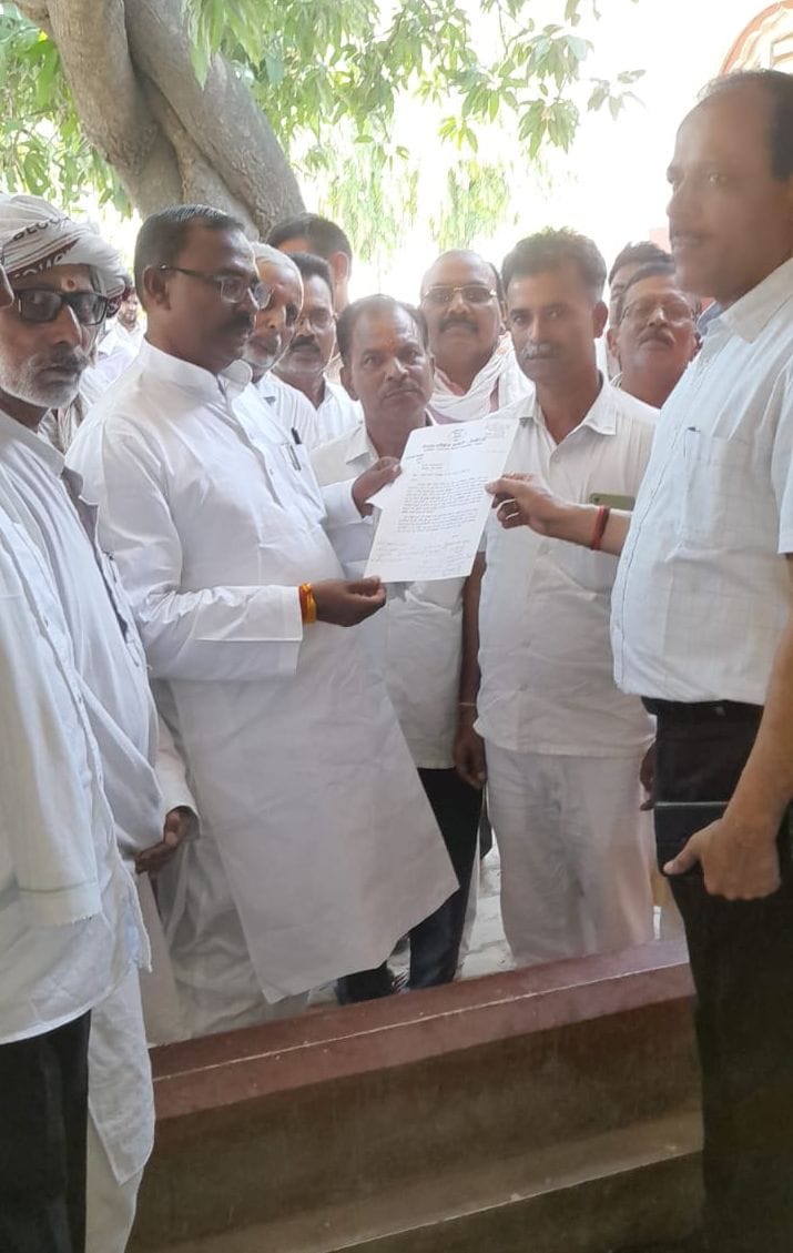 Congressmen submitted memorandum against the closure of Parag Dairy