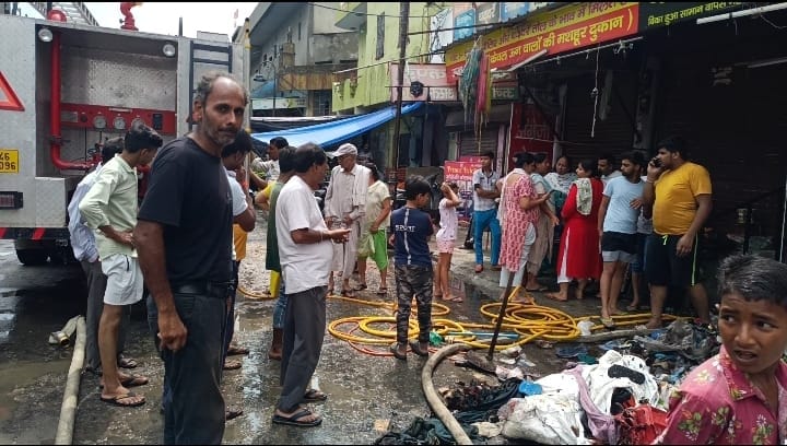 Fire broke out in a shoe warehouse in Shivaji Colony due to short circuit
