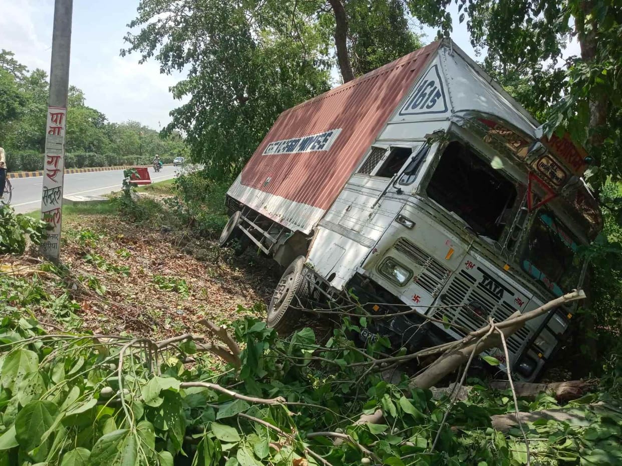 truck fell down