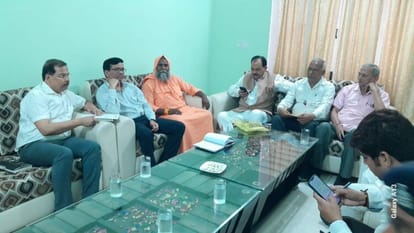 People's representatives put the problems of the area in front of the DM