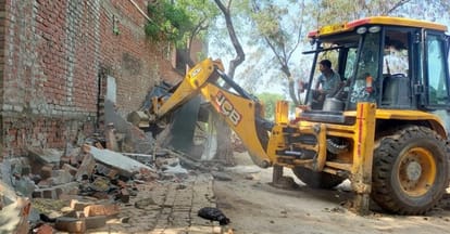 Bulldozer on illegal occupation in Narau Pasa village