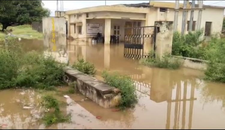 Power Supply Stalled Due To Water Filling In Power Houses - Bijnor News - Bijnor News:बिजली घरों में पानी भरने से विद्युत आपूर्ति ठप