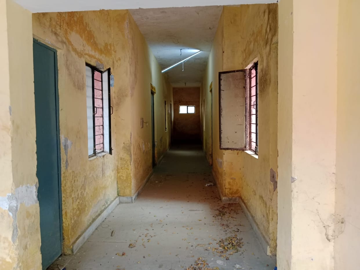 Locked in the night shelter of the district hospital, where do the guards spend the night