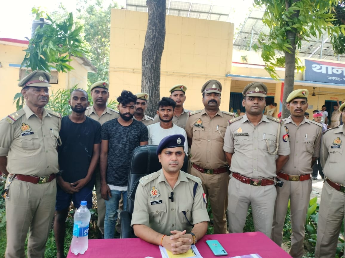 Police on Monday arrested six miscreants involved in mobile phone robbery incidents in the district.