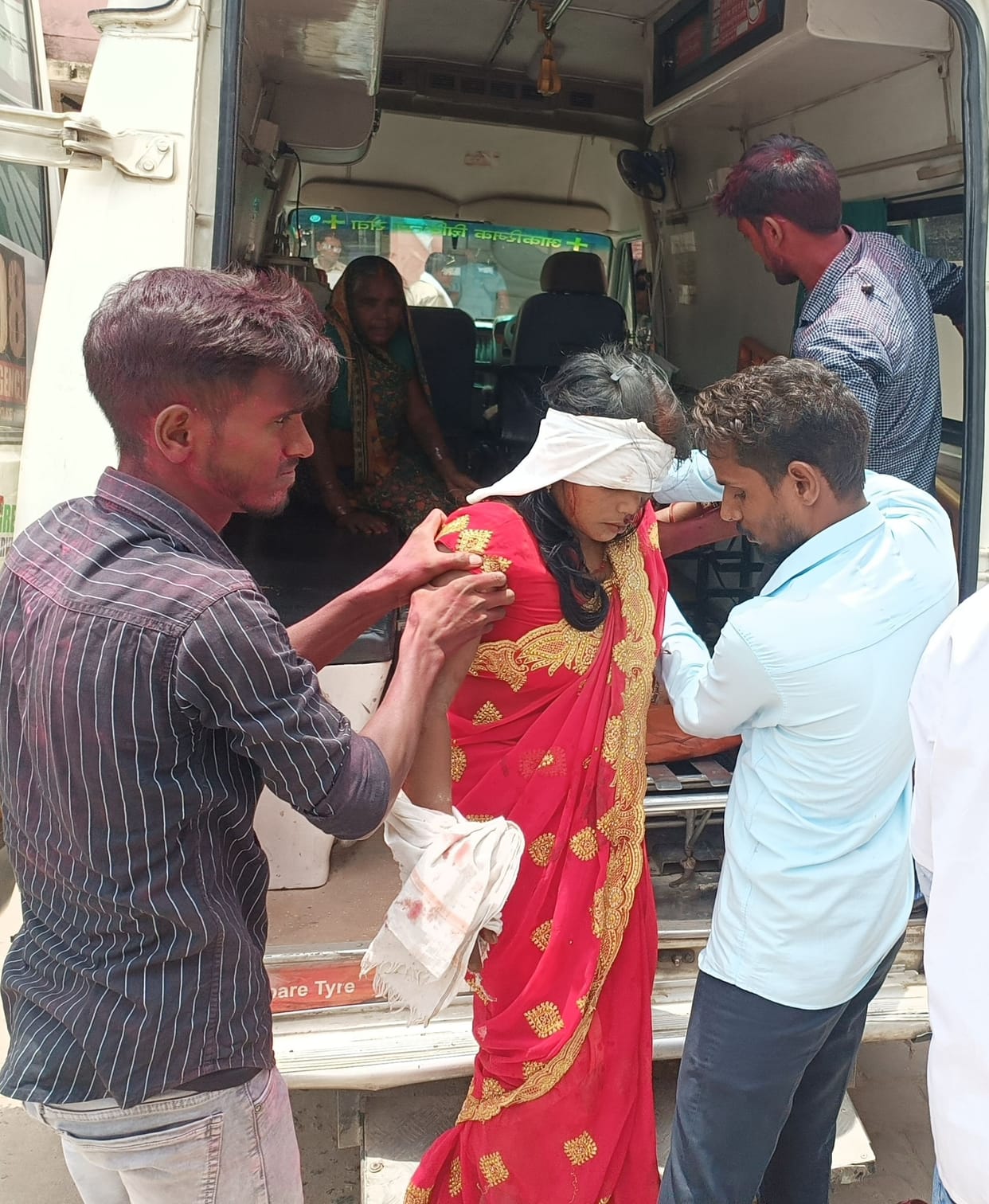16 including 15 women injured after pickup overturned