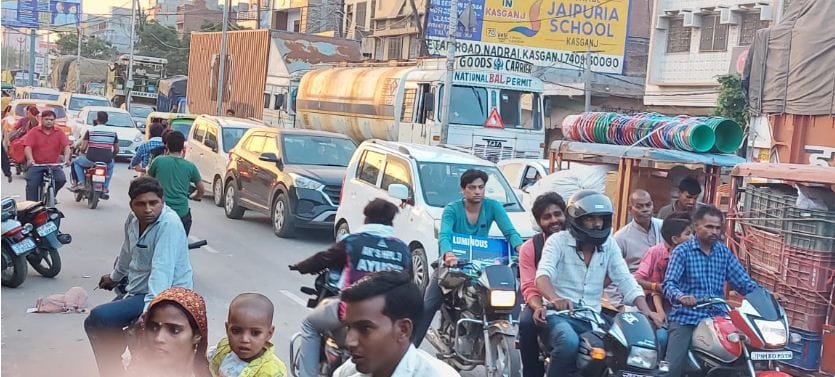 Jam for two hours, ambulance also stuck