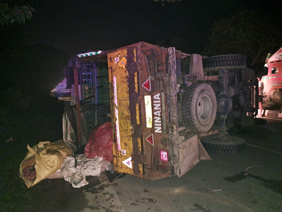 Youth died after being buried under truck, 15 laborers injured