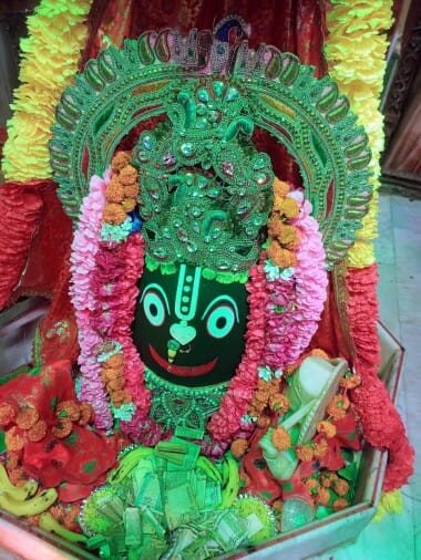 Devotees decorated Mahakal in the form of Jagannath