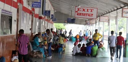 Eight trains stopping at Shahjahanpur Junction will be canceled from June 30
