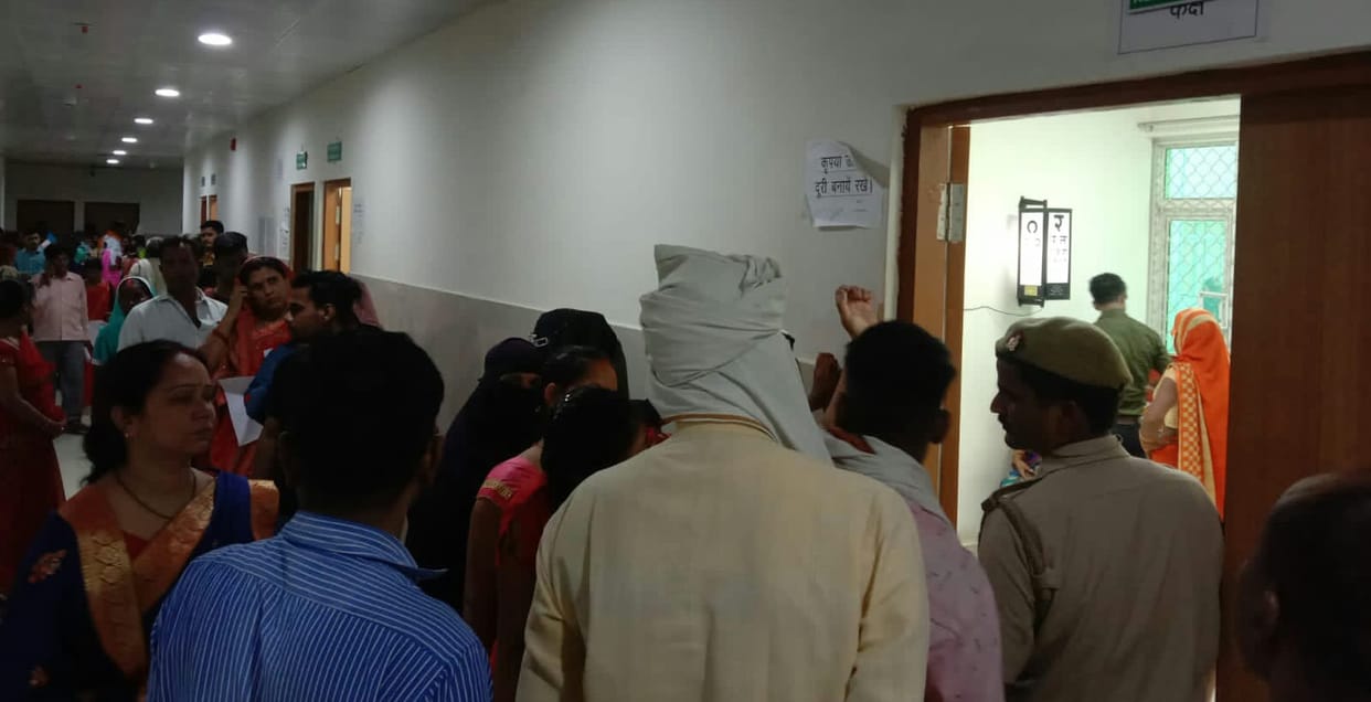 Eyes are turning red due to sunlight, people are reaching the hospital