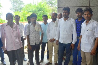 Worker dies due to electrocution while opening linter, one scorched