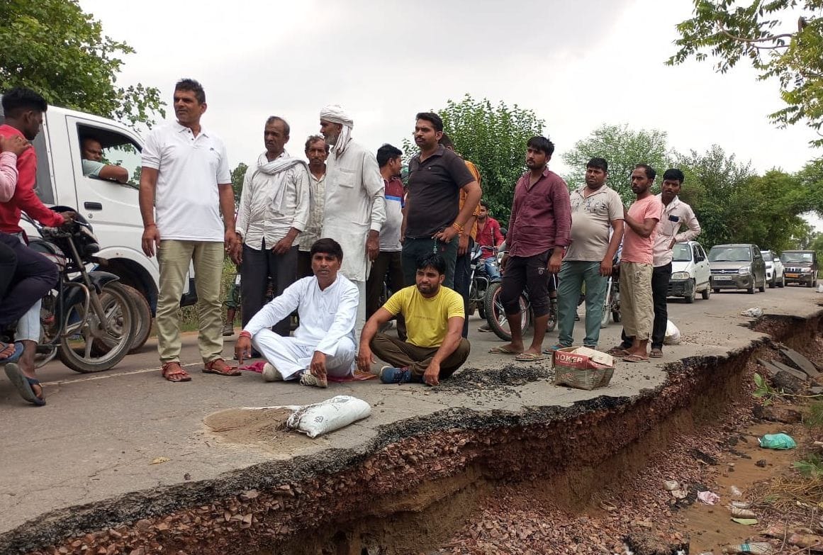 Expressed anger by sitting on the broken road, will perform Havan today