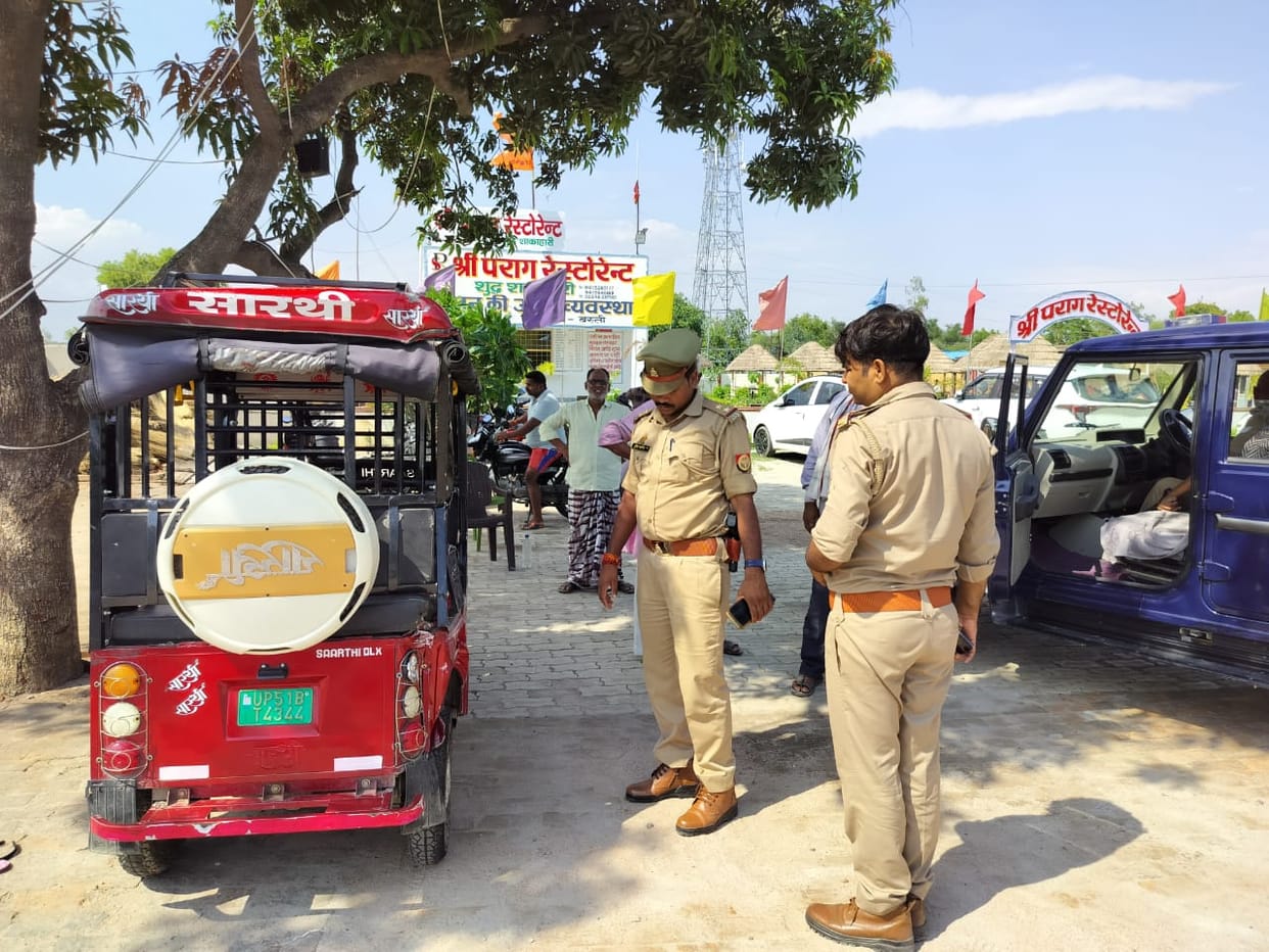 E-rickshaw overturned after hitting bus, girl killed, four injured