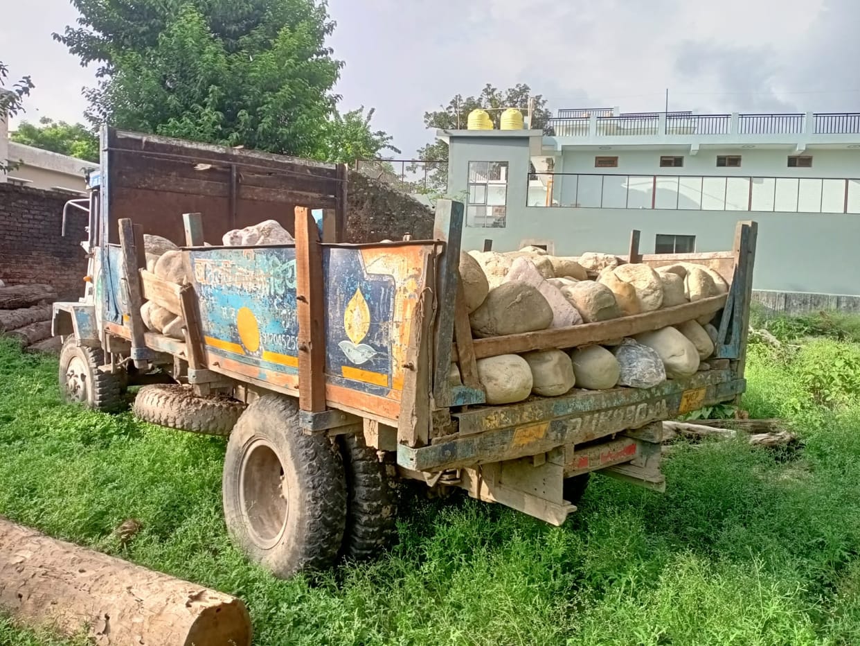 truck carrying illegal minerals seized