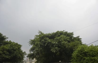 Sometimes cloudy, sometimes sunny, people suffering from heat