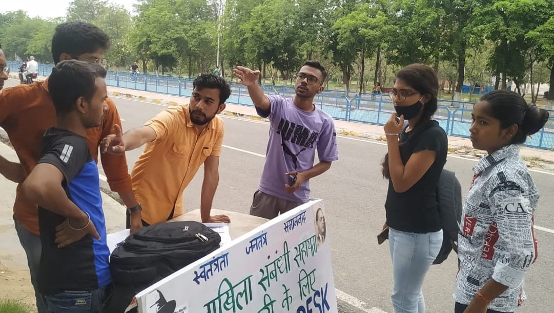 SFI set up help desk for girl students appearing for PG entrance exam