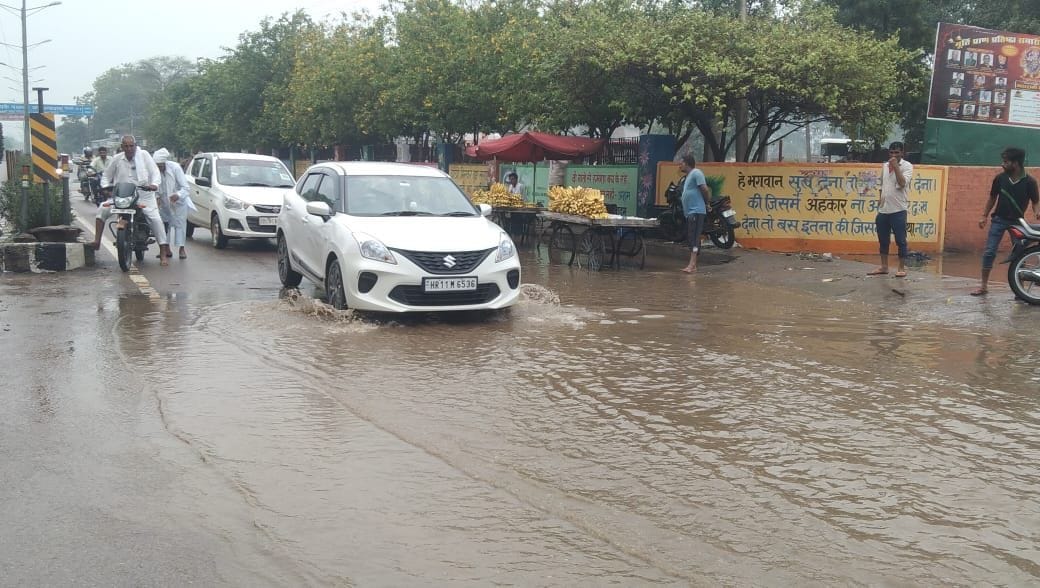 Heavy rain in Gohana, drizzle in the city