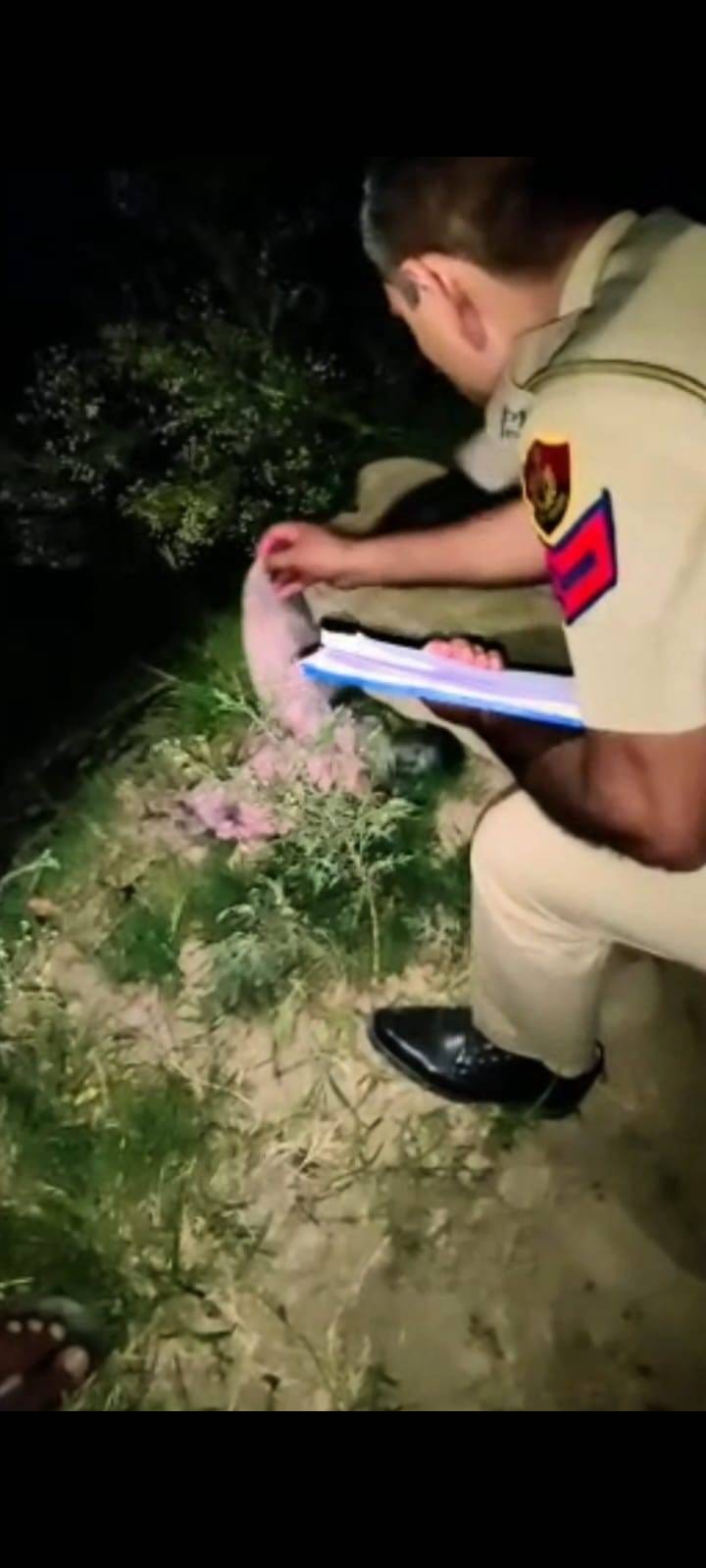 Dead body of one day old girl found in canal, police sought report from Asha workers