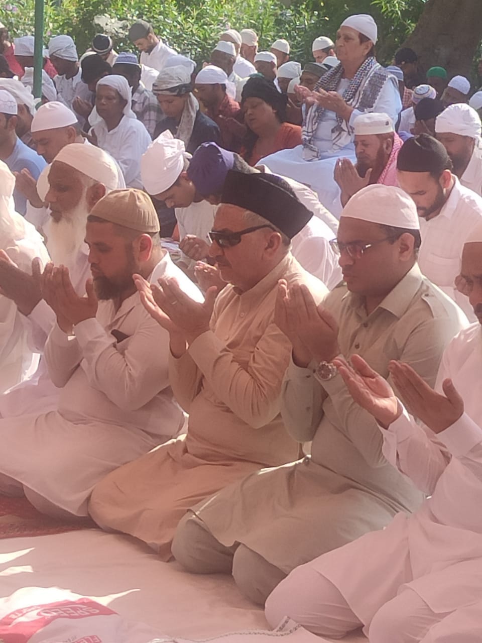 Eid-ul-Zuha: Heads bowed in prostration to God, prayed for the country's prosperity