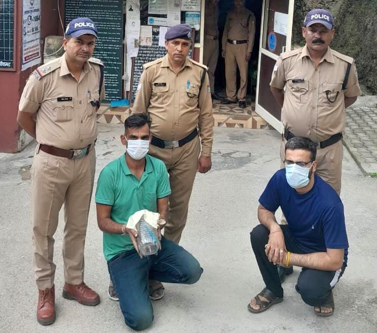 Two accused of cheating 1.20 crore from 32 youths of Pithoragarh arrested from Punjab