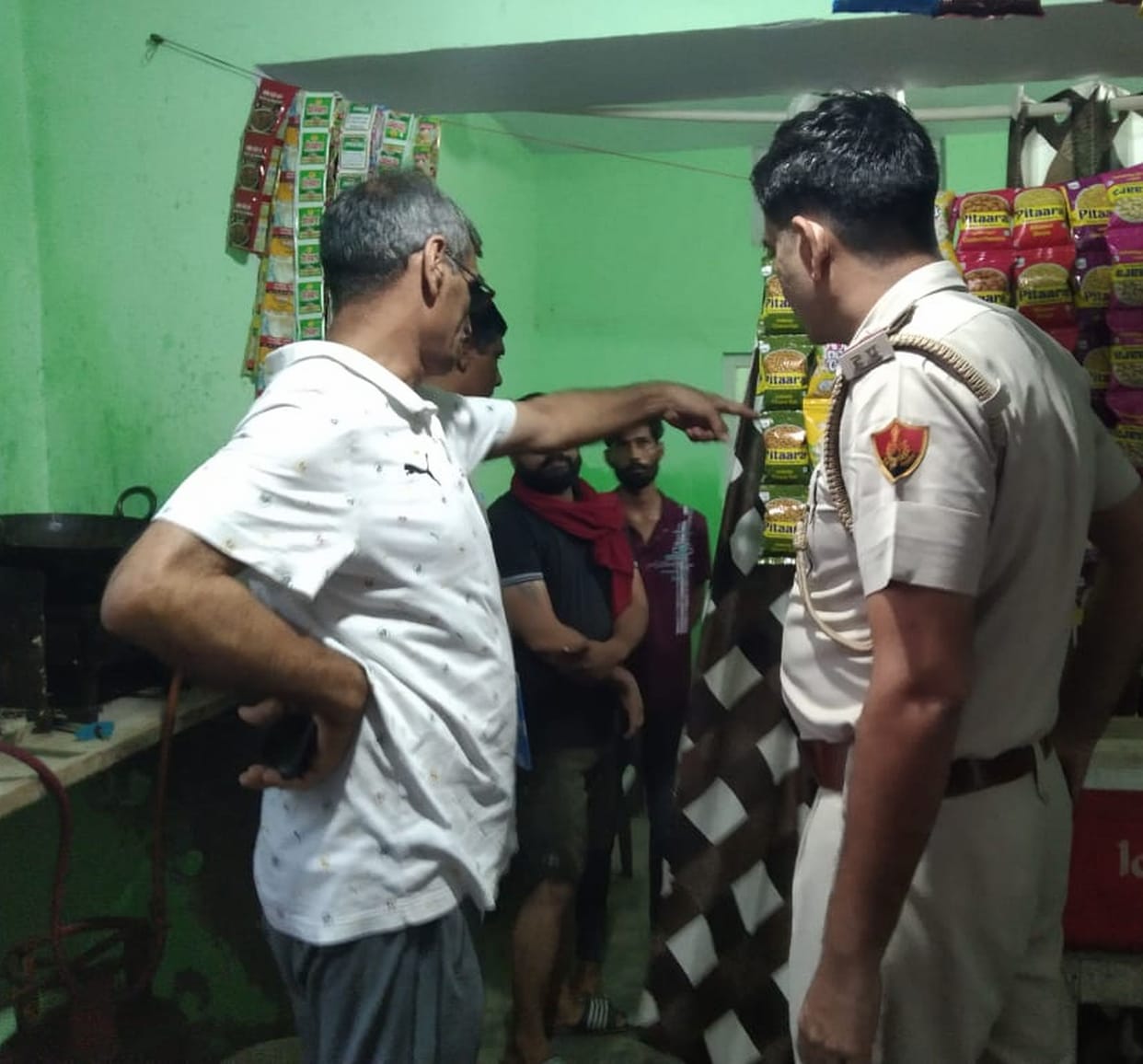 Action of Chief Minister's flying squad, the operator was found giving alcohol to three people at the shop