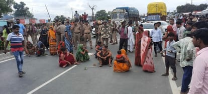 Laborer crushed to death after falling from trolley, relatives blocked highway