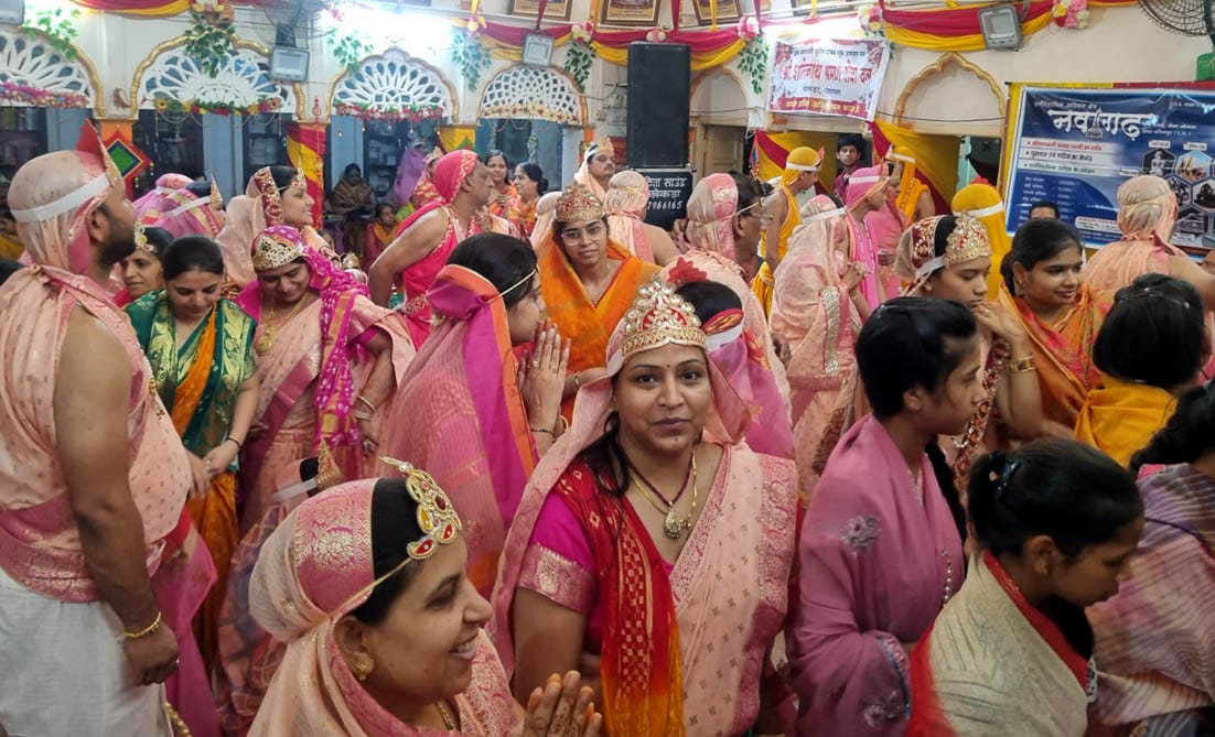 Abhishek to Shreeji, offered 128 Arghyas by Shantidhara