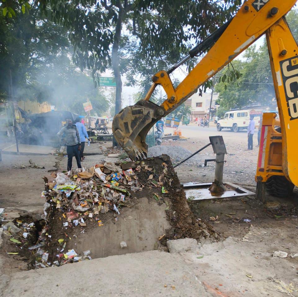 Officers of Naungwa Pakdia Nagar Panchayat are now awake, started cleaning the drain