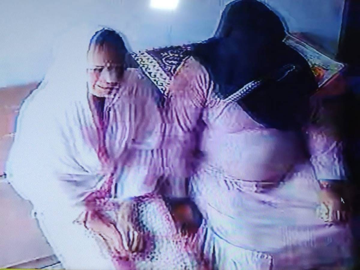 Two women stole gold and silver jewelery from a jeweler's shop in village Pilimandori