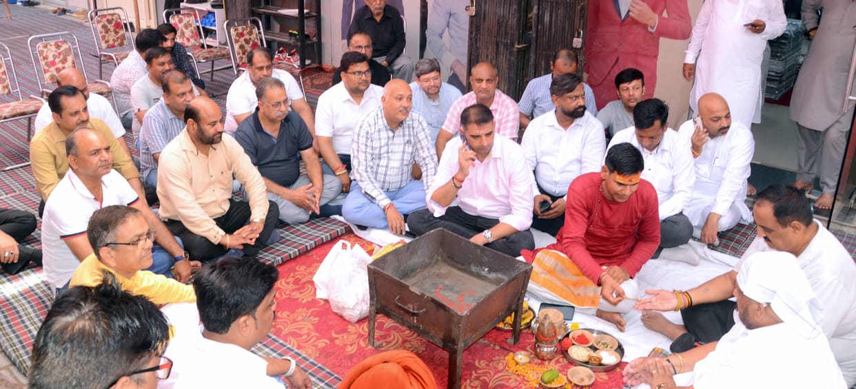 Wholesale cloth market traders asked for happiness and prosperity