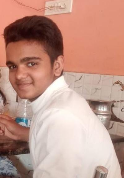 Three teenagers drowned in the river, one died, two were saved by the villagers