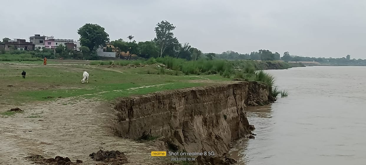Water level of rivers increased due to rain, erosion intensified