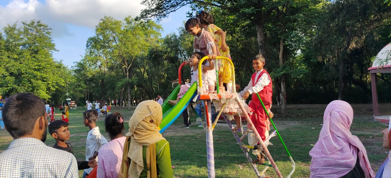 As soon as Indira Manoranjan Van opened, the crowd gathered on the second day, had fun